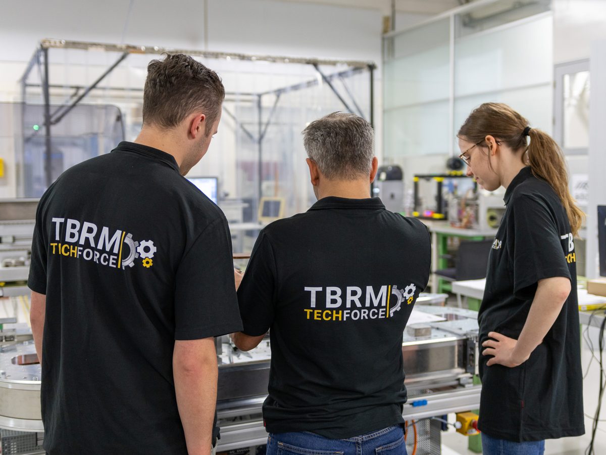 Monteurs van TBRM TechForce aan het werk